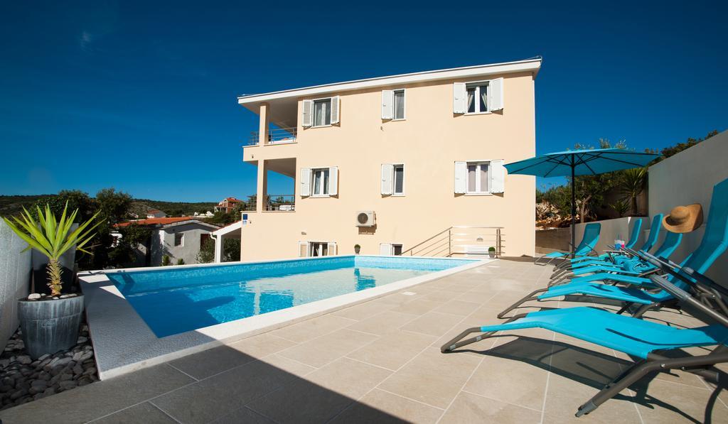 Apartments Villa Laguna With Pool Ražanj الغرفة الصورة