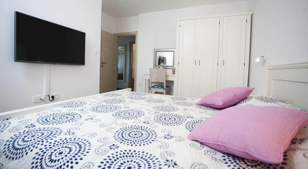 Apartments Villa Laguna With Pool Ražanj الغرفة الصورة