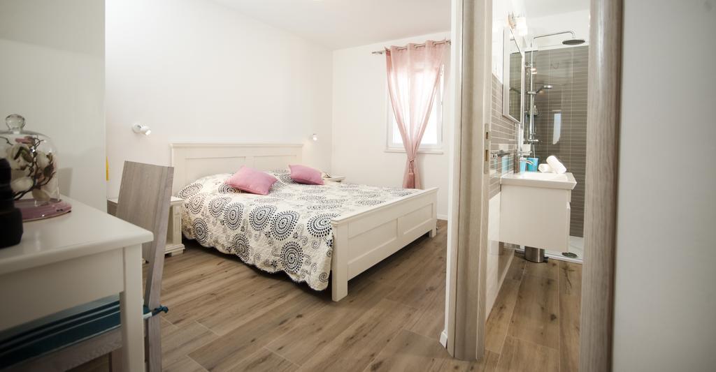 Apartments Villa Laguna With Pool Ražanj الغرفة الصورة