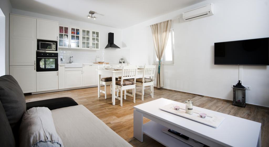 Apartments Villa Laguna With Pool Ražanj الغرفة الصورة