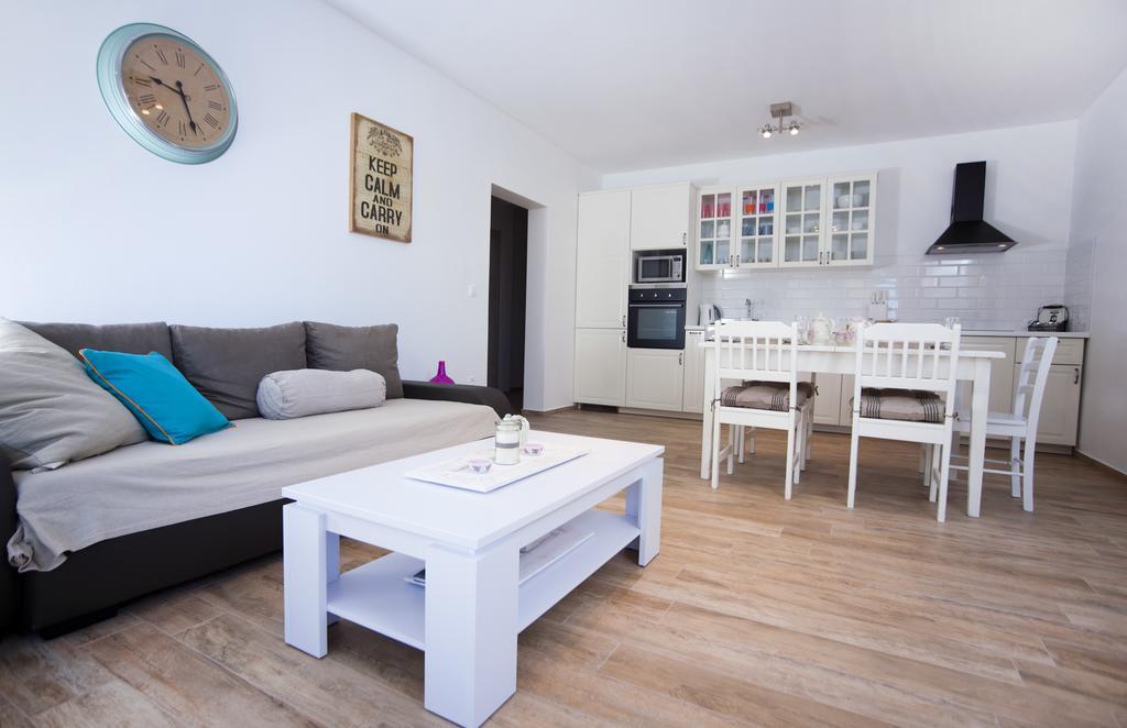 Apartments Villa Laguna With Pool Ražanj الغرفة الصورة