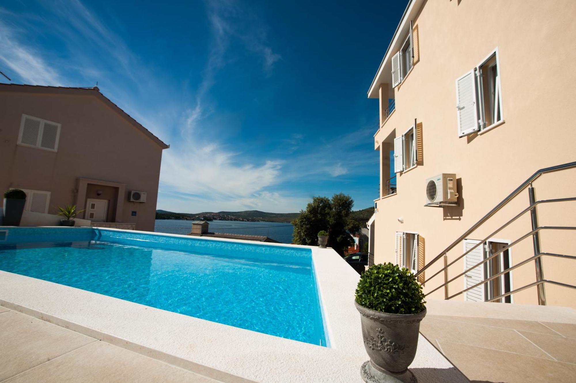 Apartments Villa Laguna With Pool Ražanj الغرفة الصورة